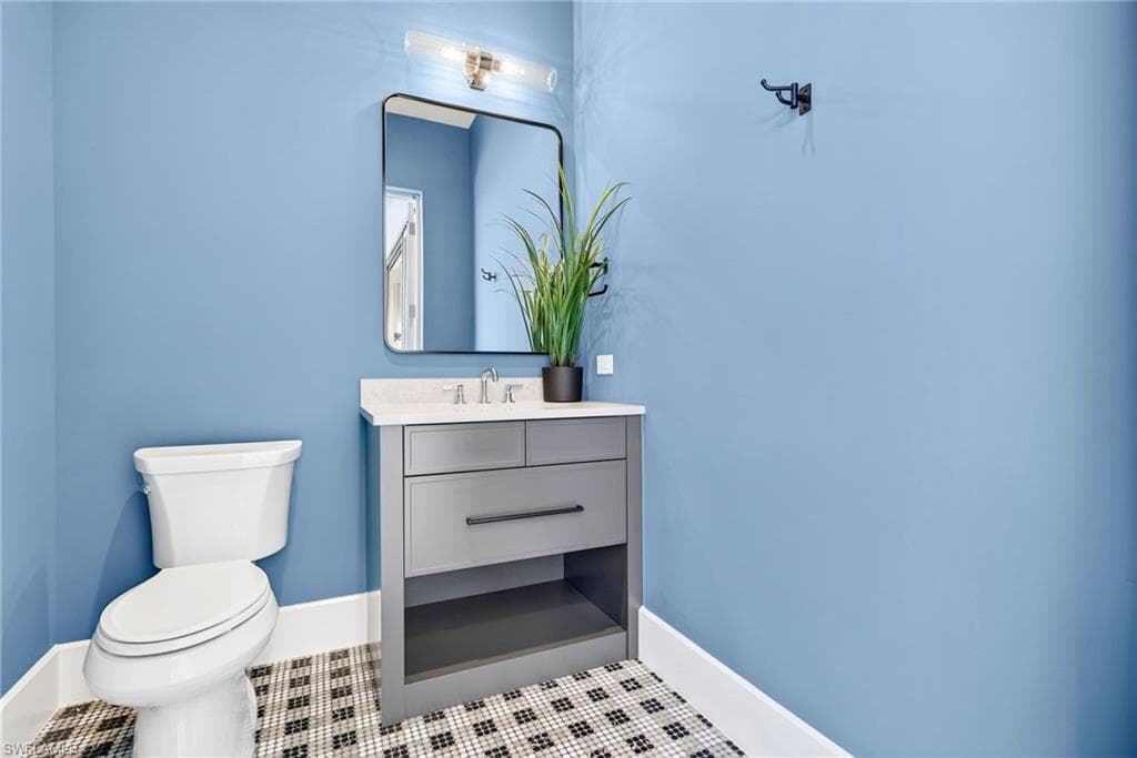 2051 Cambridge Park DR, NAPLES FL 34109-36