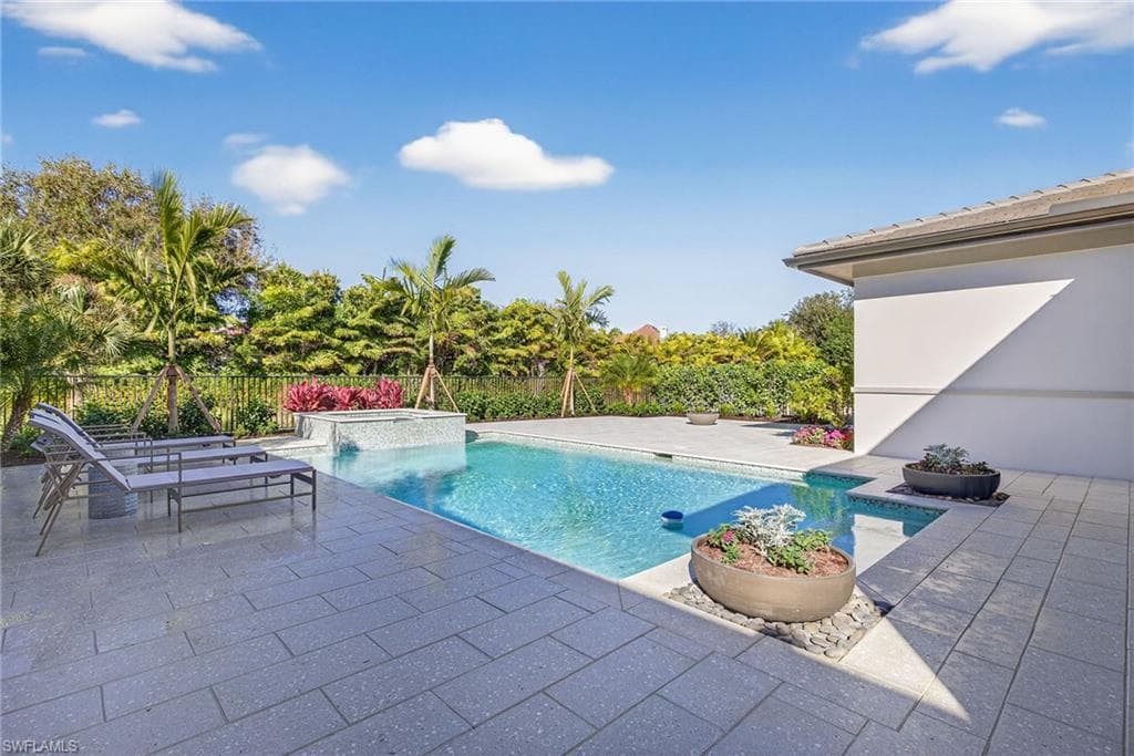 2051 Cambridge Park DR, NAPLES FL 34109-39