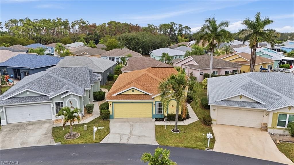 10711 Maui CIR, ESTERO FL 33928-32