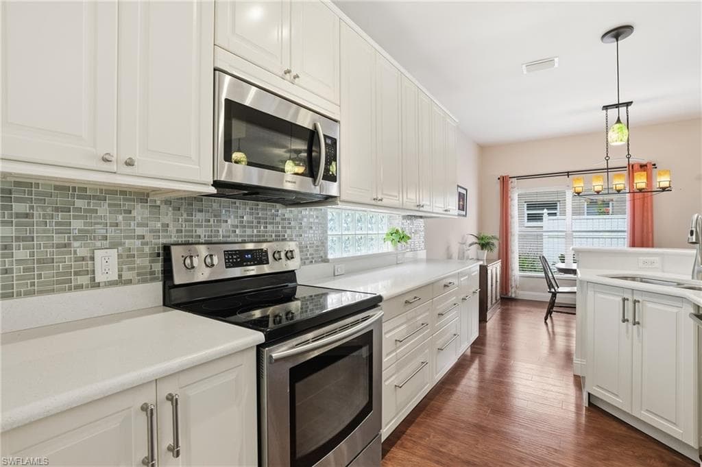 10711 Maui CIR, ESTERO FL 33928-13