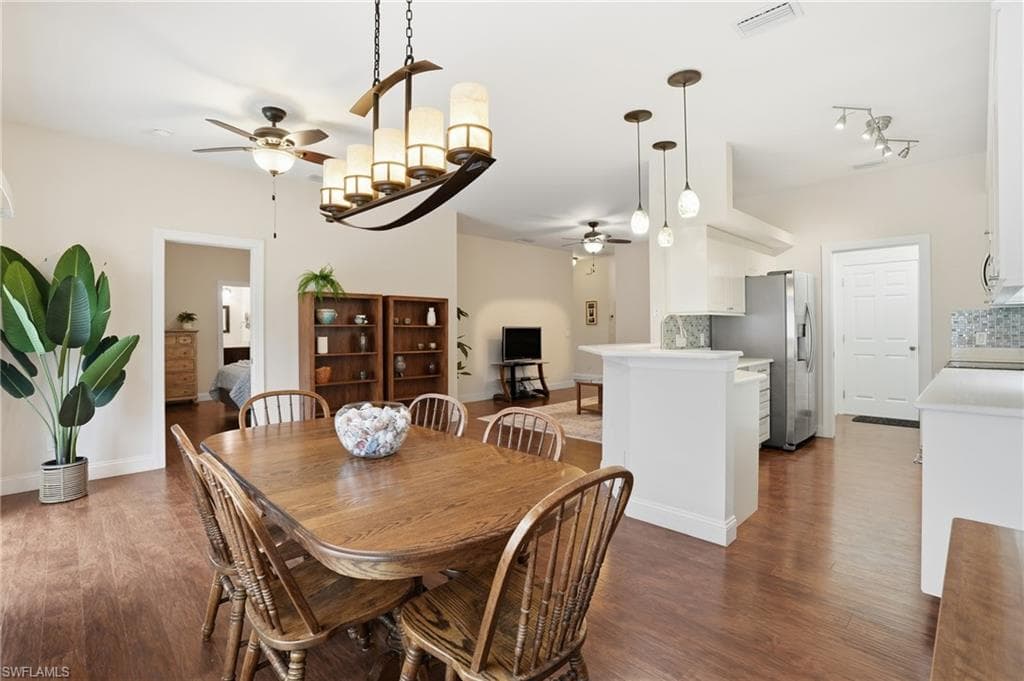 10711 Maui CIR, ESTERO FL 33928-10