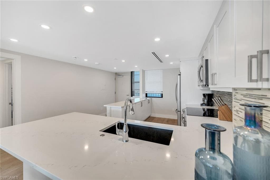 380 Seaview CT # 1405, MARCO ISLAND FL 34145-8