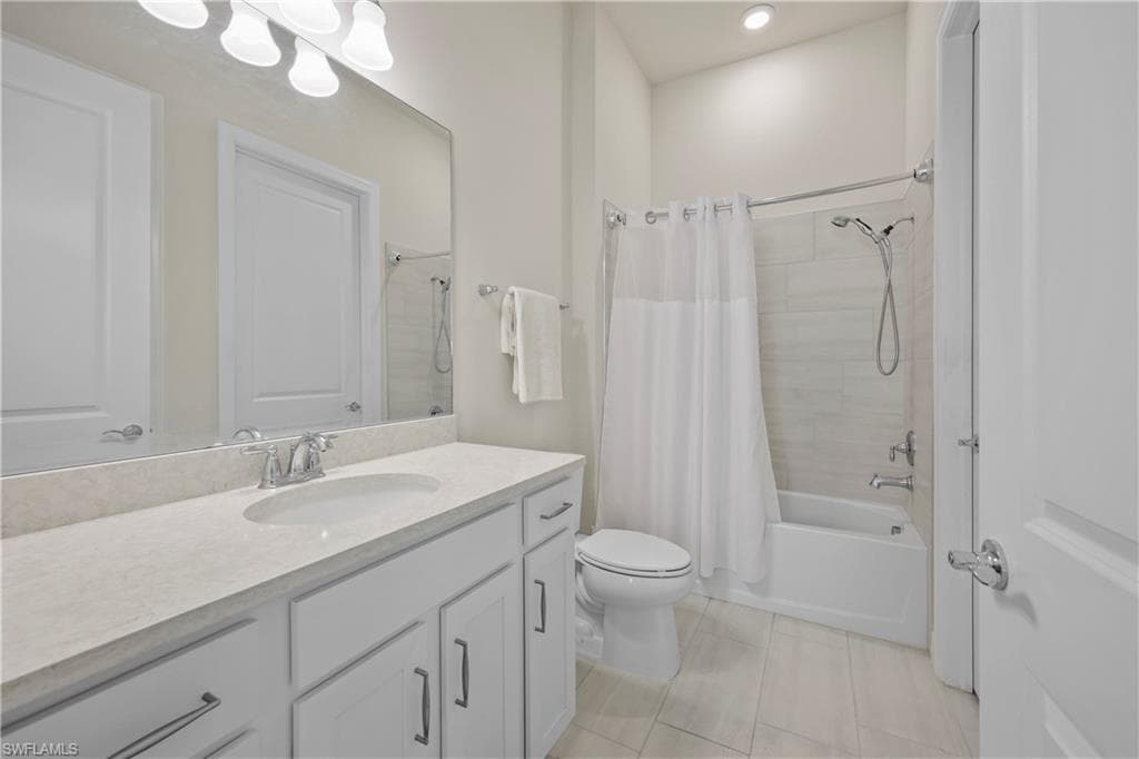 2048 Yellowfin CIR, NAPLES FL 34114-19