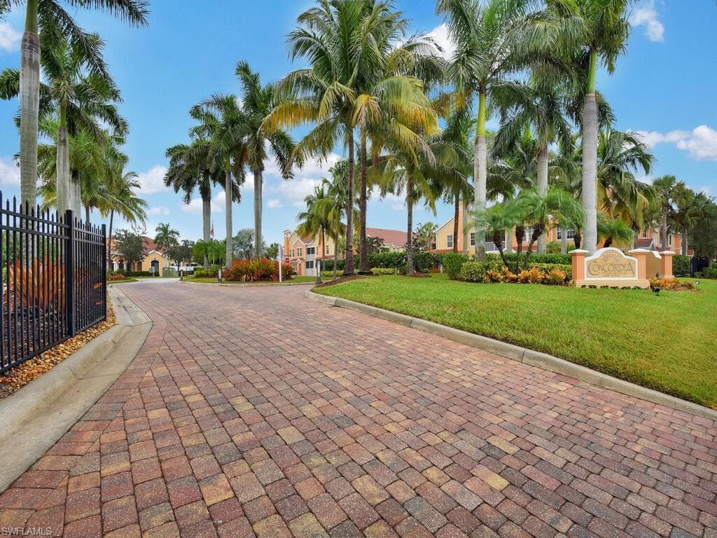 1860 Concordia Lake CIR # 603, CAPE CORAL FL 33909-40