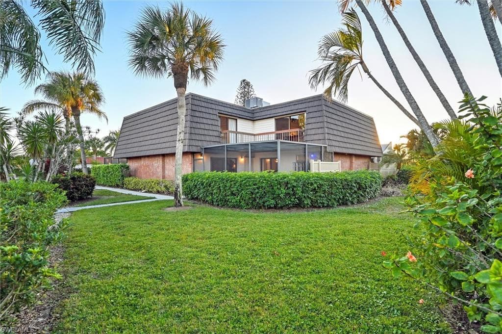 185 Lake Point LN # 8B, NAPLES FL 34112-1