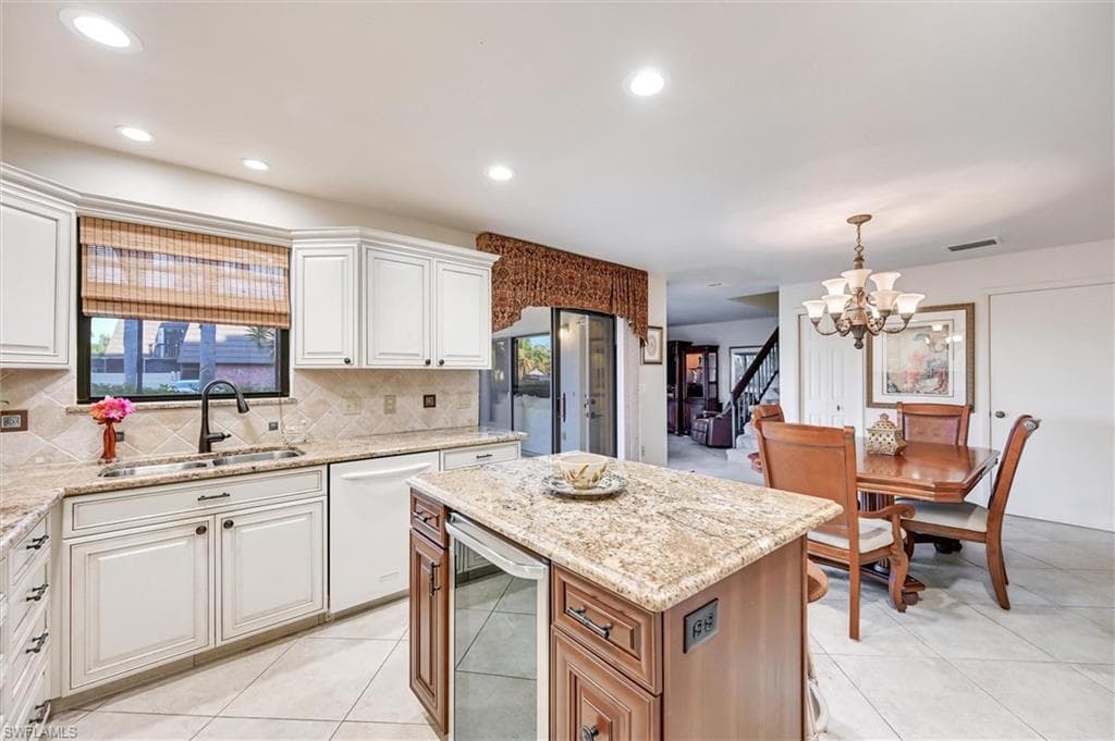 185 Lake Point LN # 8B, NAPLES FL 34112-5