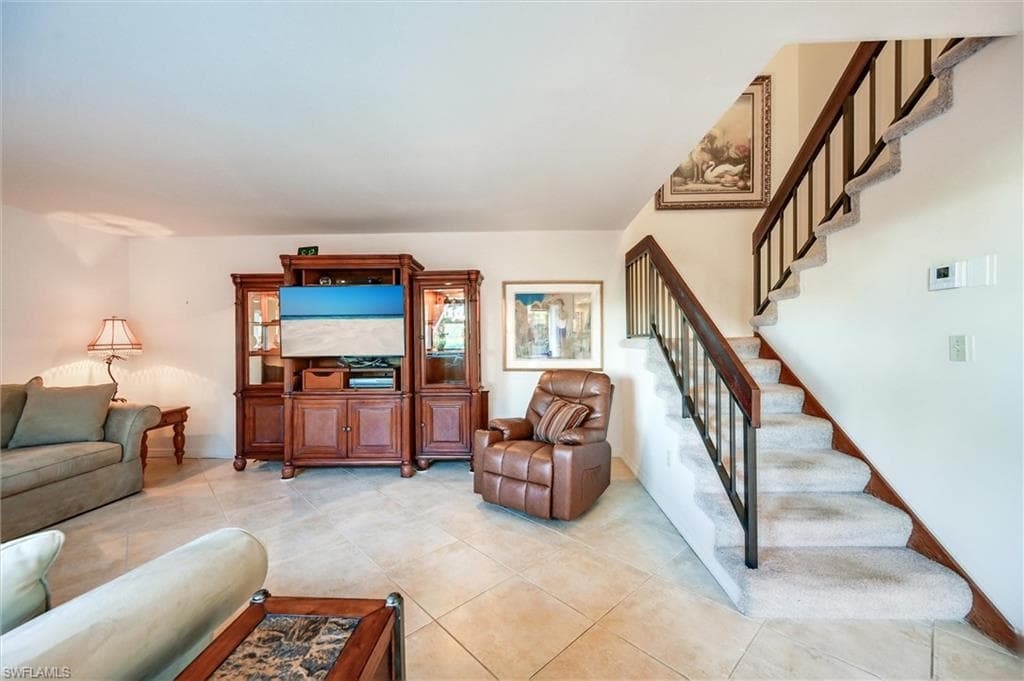 185 Lake Point LN # 8B, NAPLES FL 34112-15
