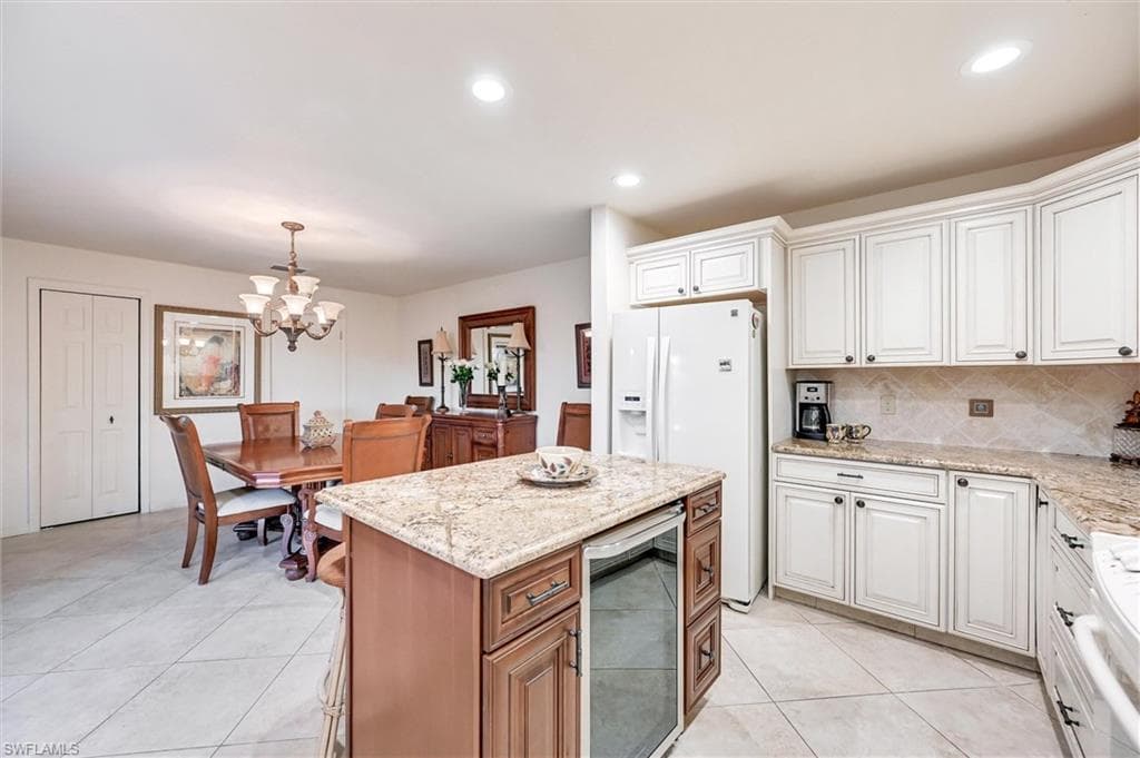 185 Lake Point LN # 8B, NAPLES FL 34112-2