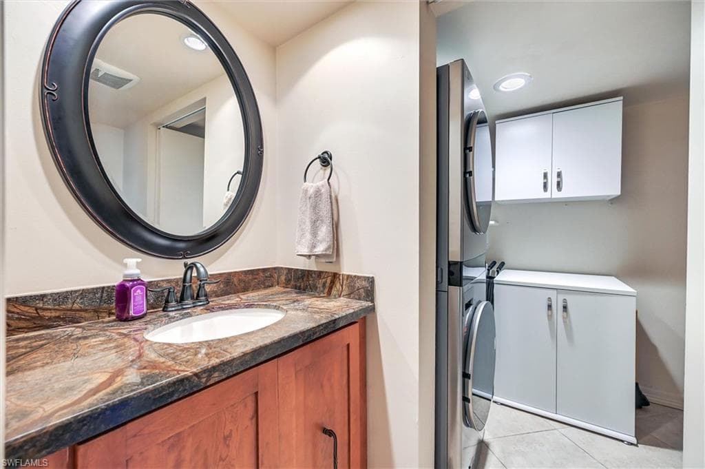 185 Lake Point LN # 8B, NAPLES FL 34112-27