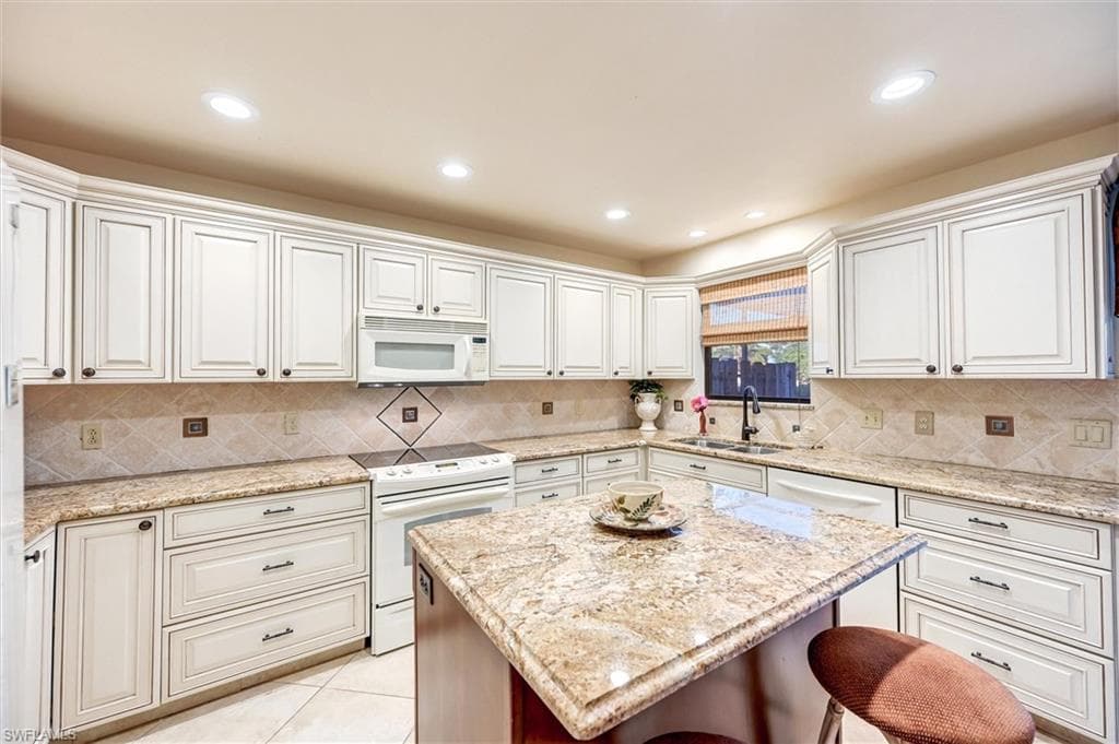 185 Lake Point LN # 8B, NAPLES FL 34112-4