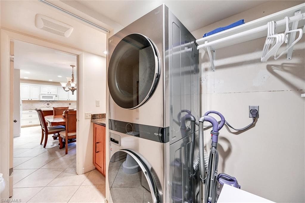 185 Lake Point LN # 8B, NAPLES FL 34112-29