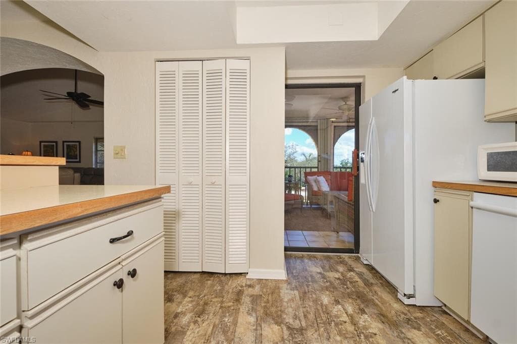 5510 SW 4th PL 106-14