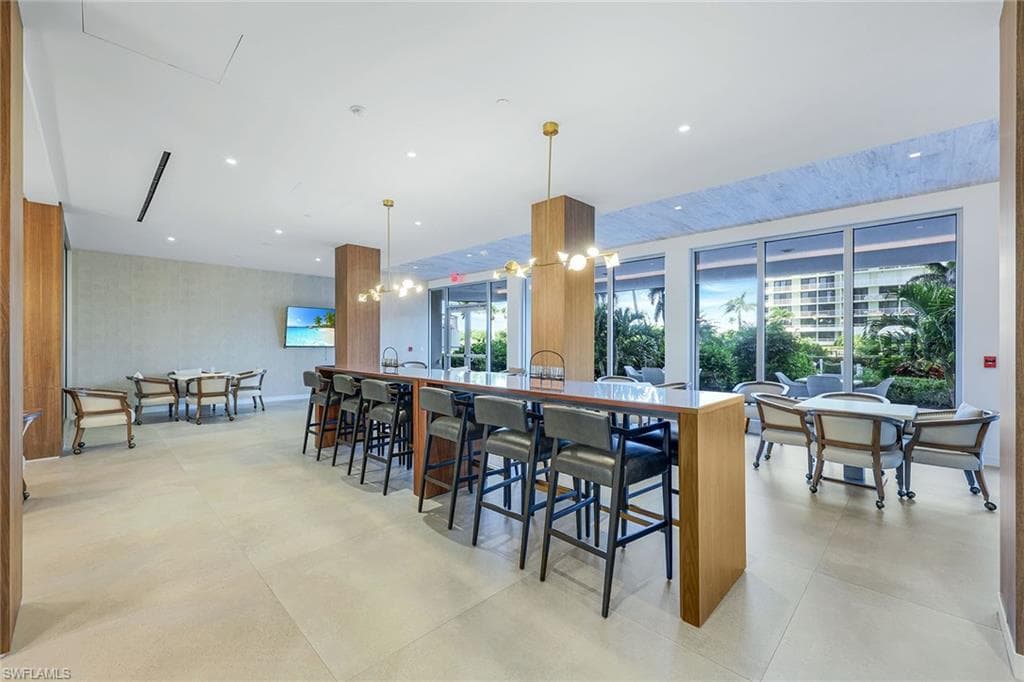 260 Seaview CT # 906, MARCO ISLAND FL 34145-32