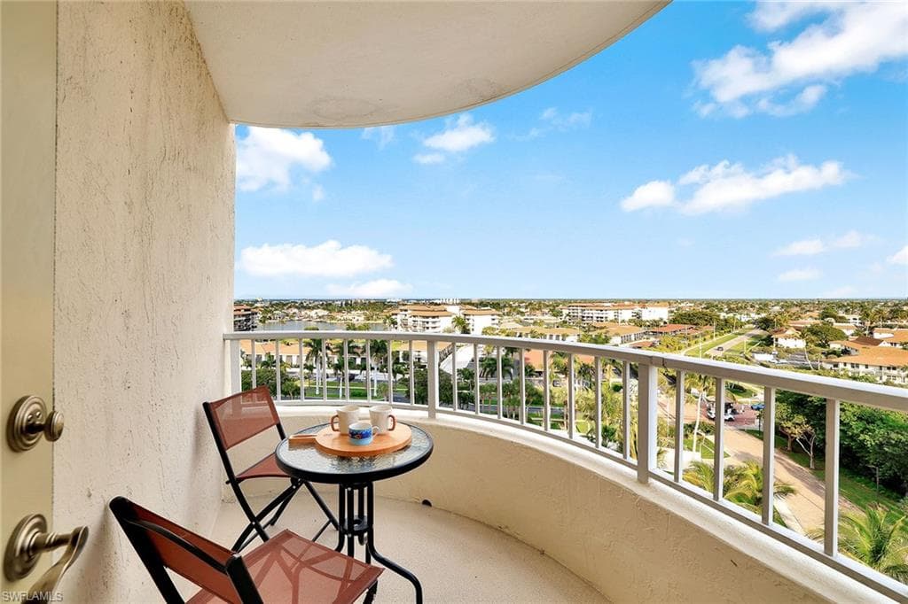 260 Seaview CT # 906, MARCO ISLAND FL 34145-17