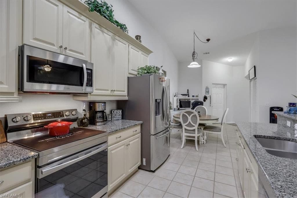 27107 N Matheson AVE # 204, BONITA SPRINGS FL 34135-8