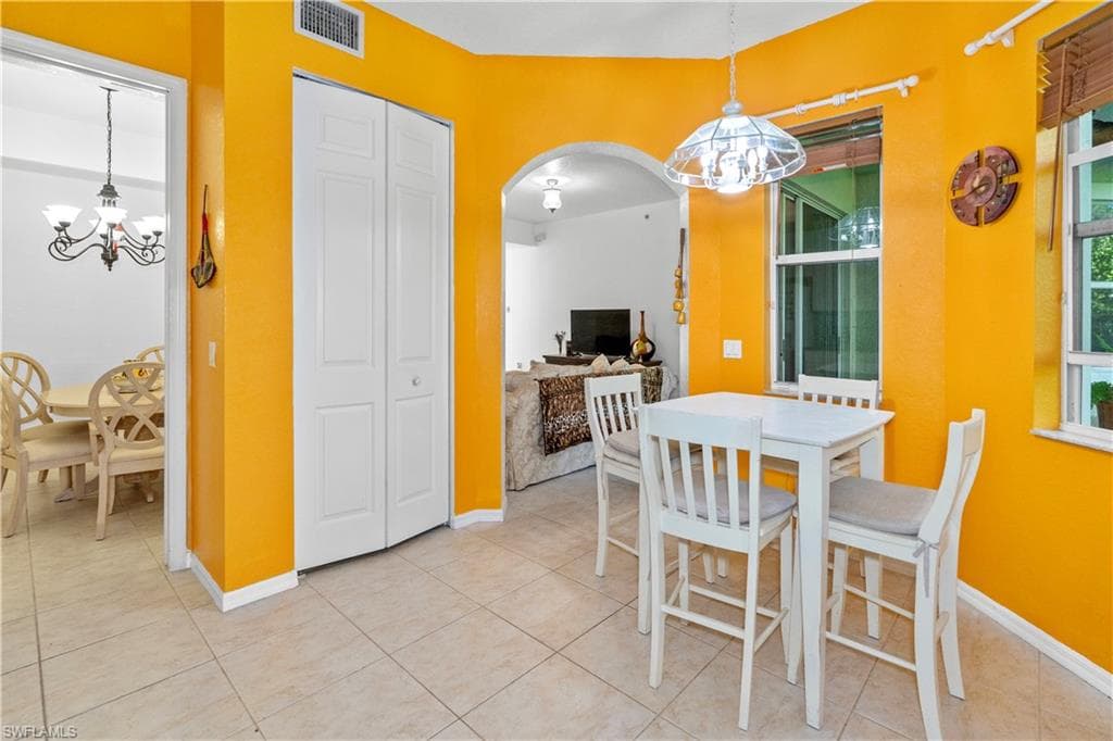 1405 Mariposa CIR # 102, NAPLES FL 34105-5