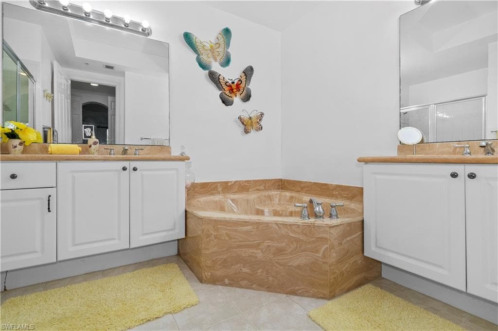 1405 Mariposa CIR # 102, NAPLES FL 34105-15