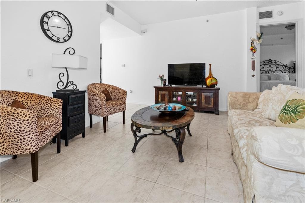 1405 Mariposa CIR # 102, NAPLES FL 34105-25