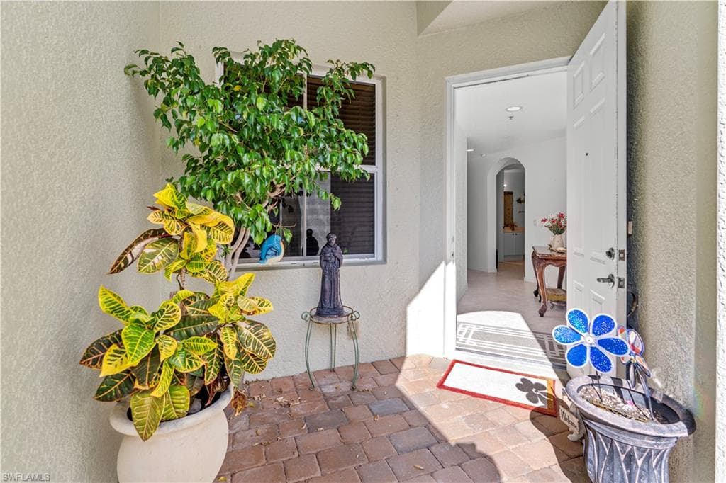 1405 Mariposa CIR # 102, NAPLES FL 34105-2