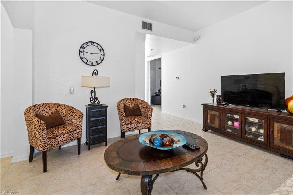 1405 Mariposa CIR # 102, NAPLES FL 34105-31