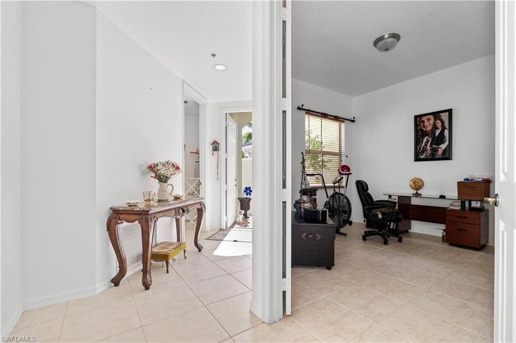 1405 Mariposa CIR # 102, NAPLES FL 34105-27