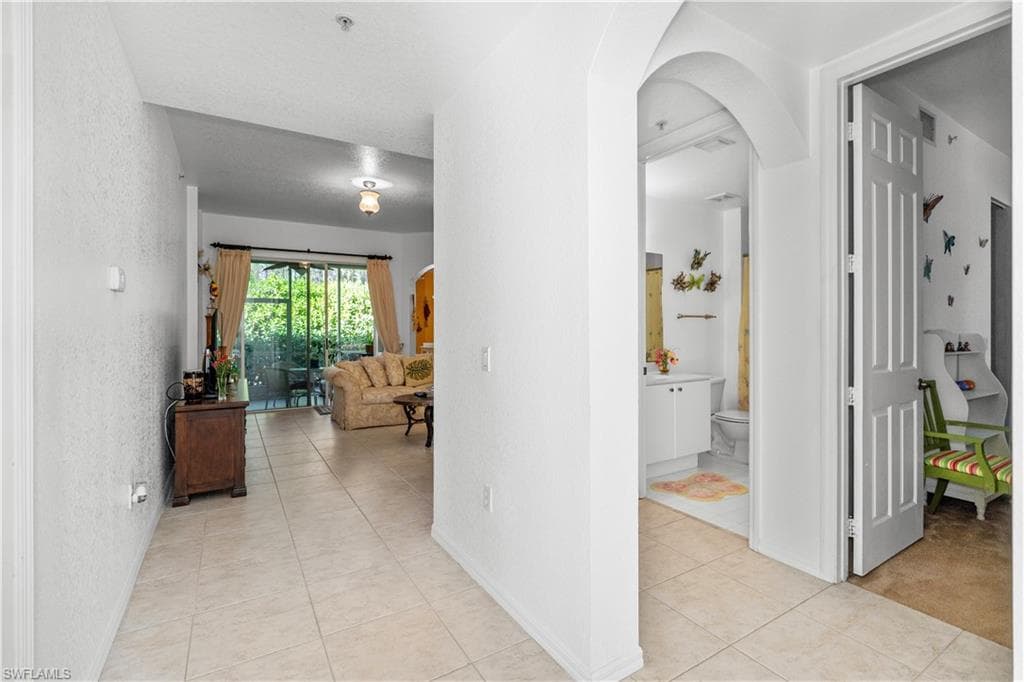 1405 Mariposa CIR # 102, NAPLES FL 34105-8