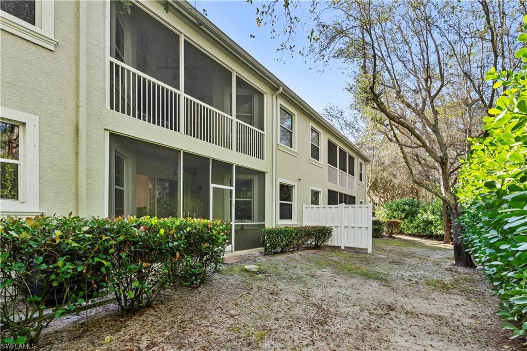 1405 Mariposa CIR # 102, NAPLES FL 34105-37