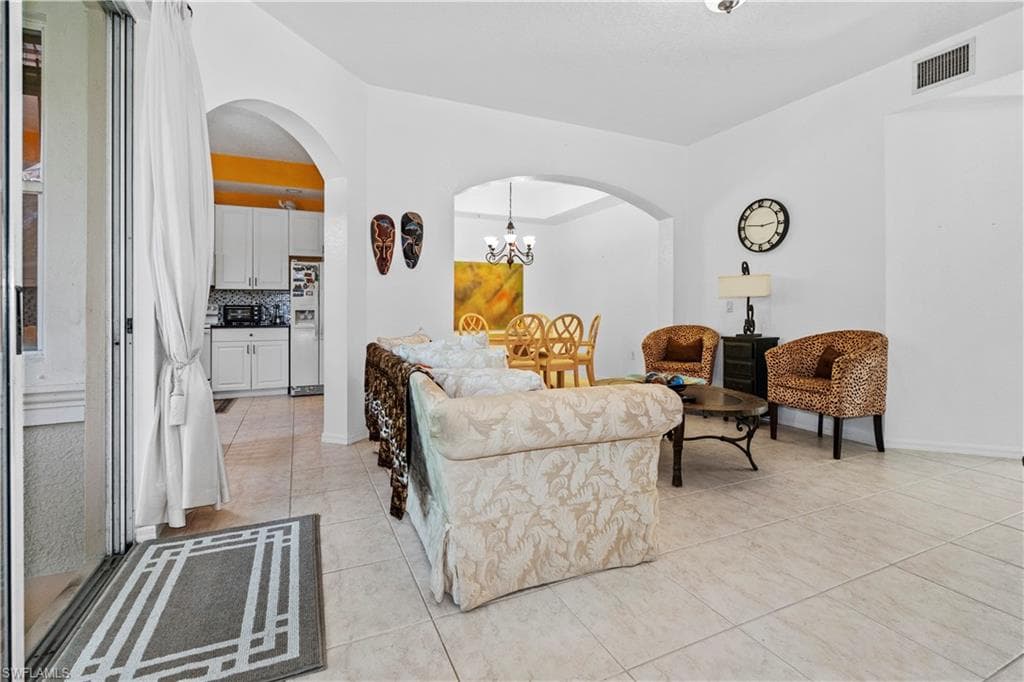 1405 Mariposa CIR # 102, NAPLES FL 34105-9