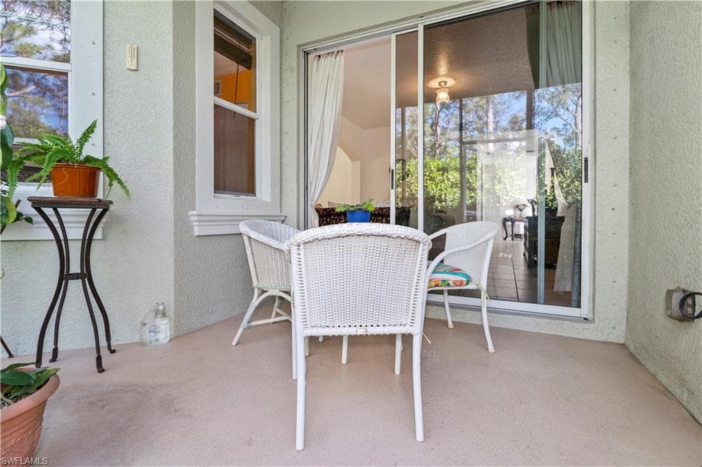 1405 Mariposa CIR # 102, NAPLES FL 34105-36