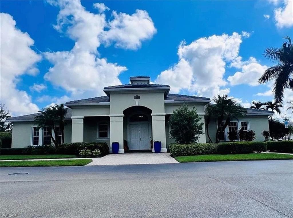 1405 Mariposa CIR # 102, NAPLES FL 34105-39