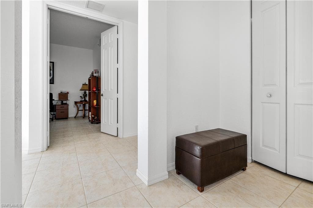 1405 Mariposa CIR # 102, NAPLES FL 34105-30