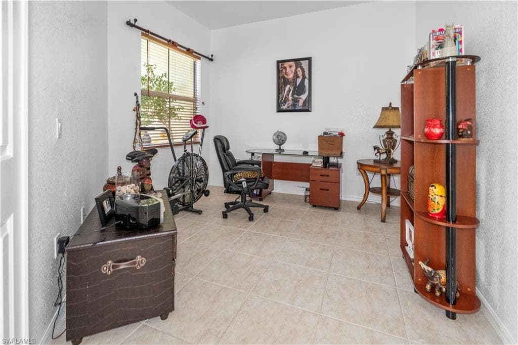 1405 Mariposa CIR # 102, NAPLES FL 34105-28