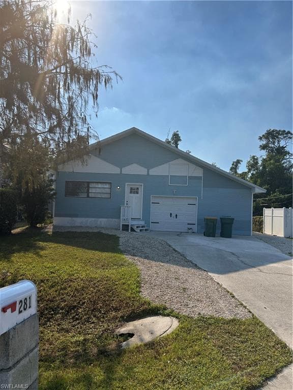 281 Benson ST E, NAPLES FL 34113-1