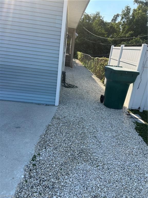 281 Benson ST E, NAPLES FL 34113-8