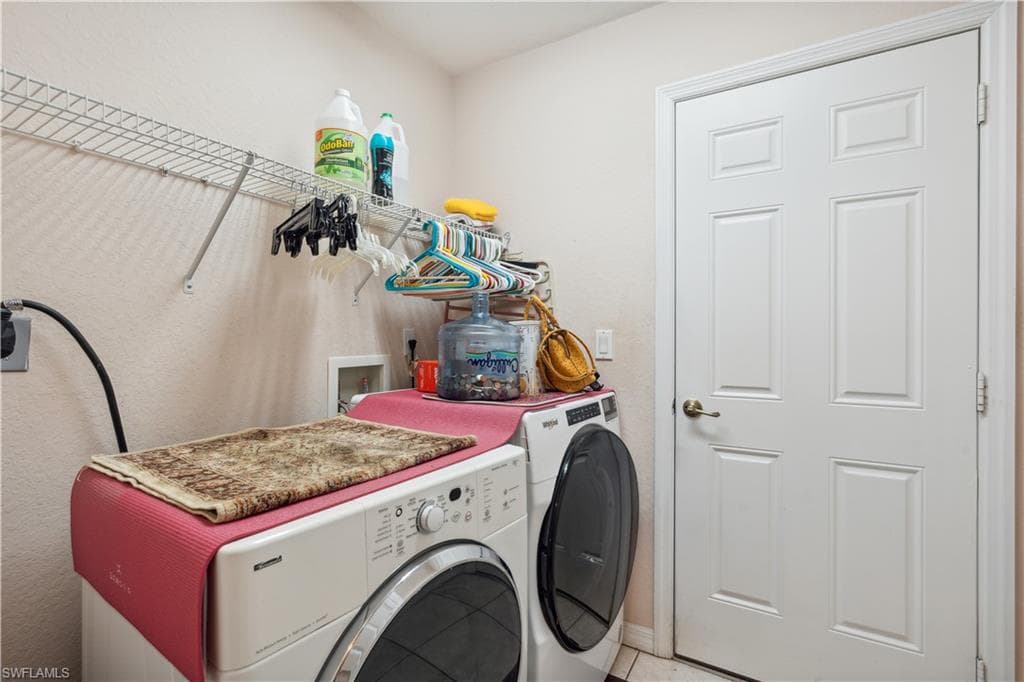 9475 Silver Pine LOOP, FORT MYERS FL 33967-30