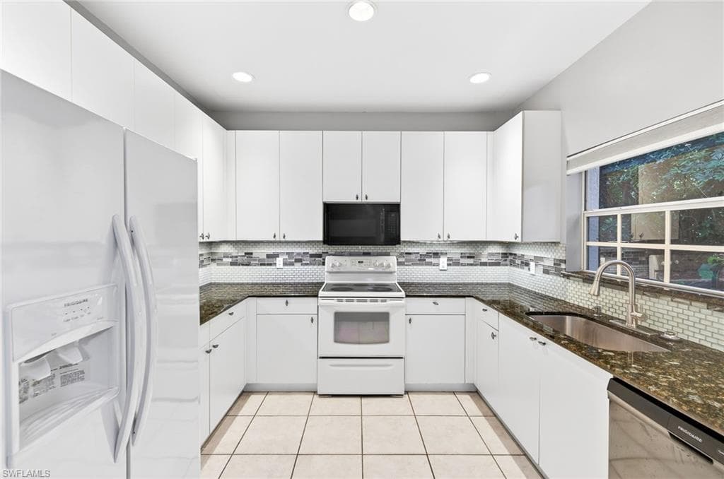 3258 Tamara DR # 2, NAPLES FL 34109-9