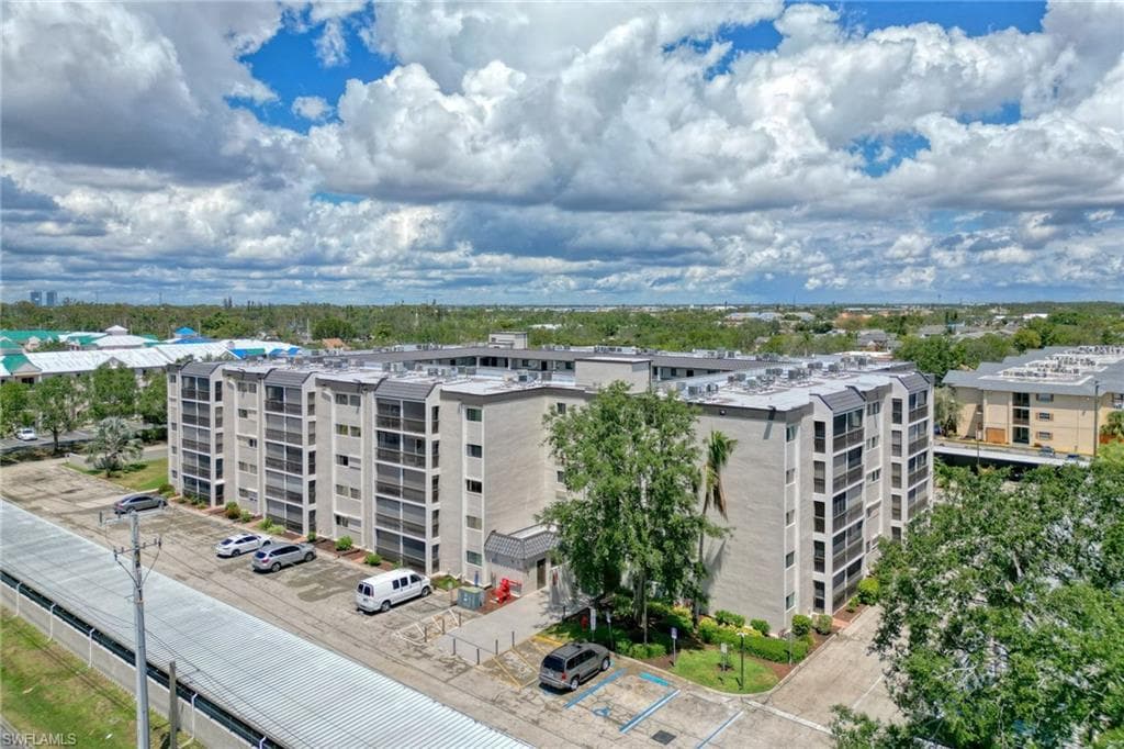 2121 Collier AVE # 412, FORT MYERS FL 33901-26