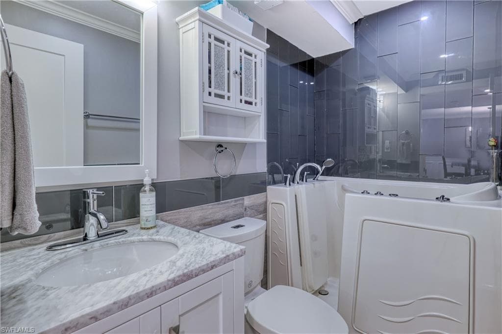 2121 Collier AVE # 412, FORT MYERS FL 33901-14