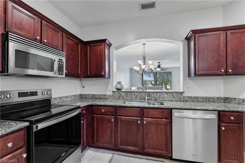 9544 Roundstone CIR-10