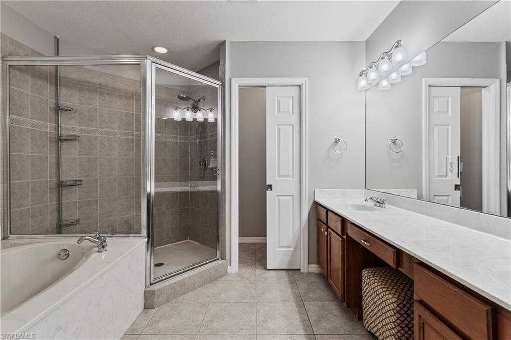 9544 Roundstone CIR-24