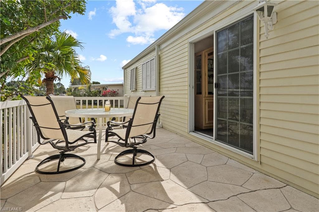 17 Saint Raphael DR, NAPLES FL 34112-8