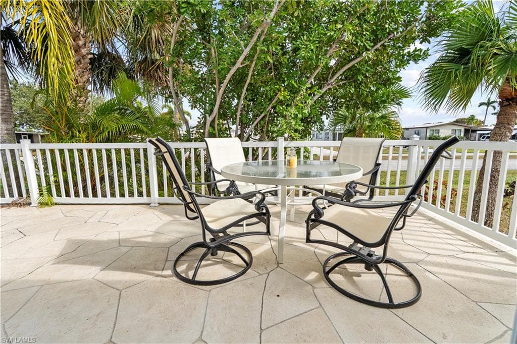 17 Saint Raphael DR, NAPLES FL 34112-9