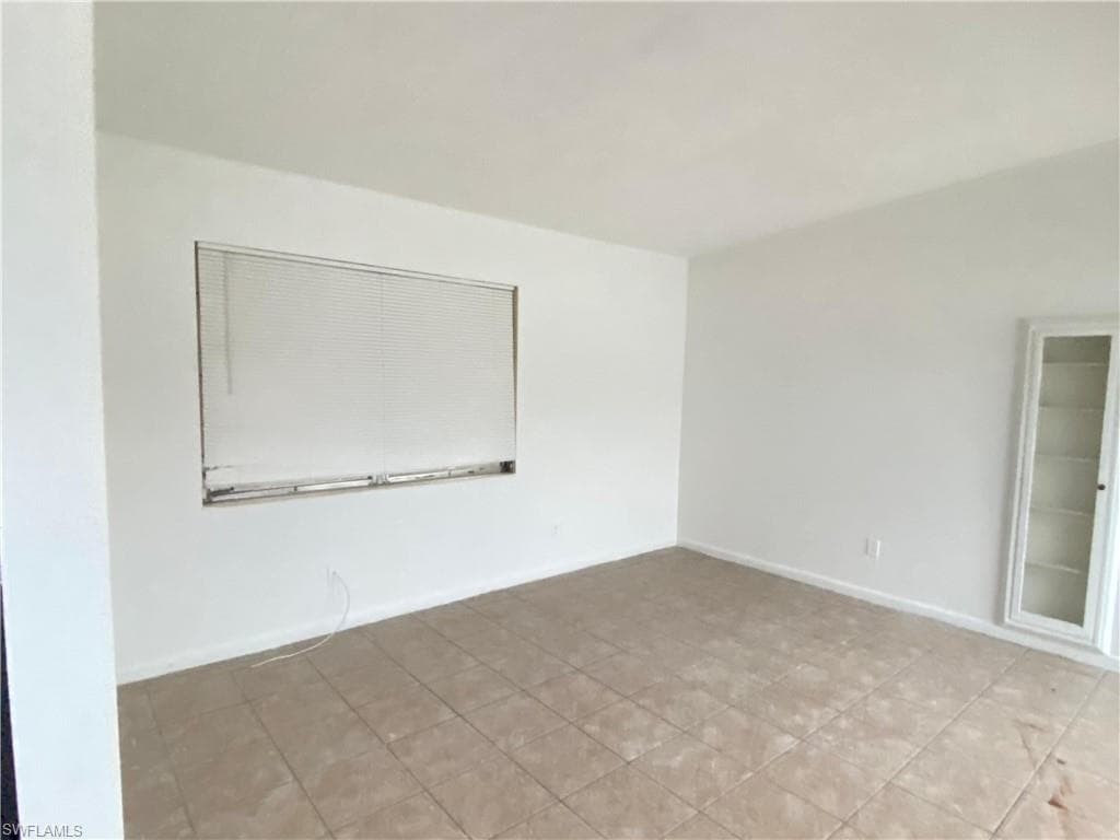15 Vineyard ST, LEHIGH ACRES FL 33936-4