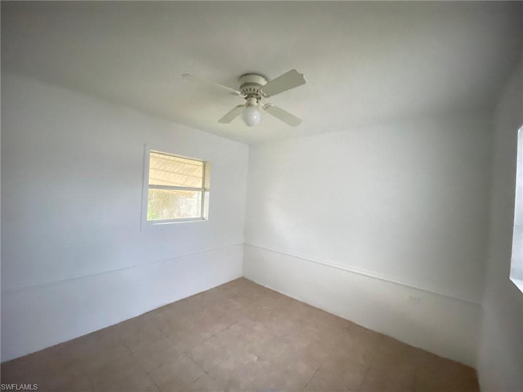 15 Vineyard ST, LEHIGH ACRES FL 33936-8