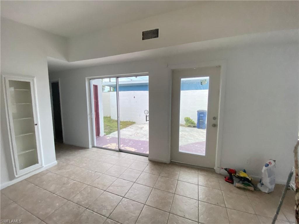 15 Vineyard ST, LEHIGH ACRES FL 33936-10