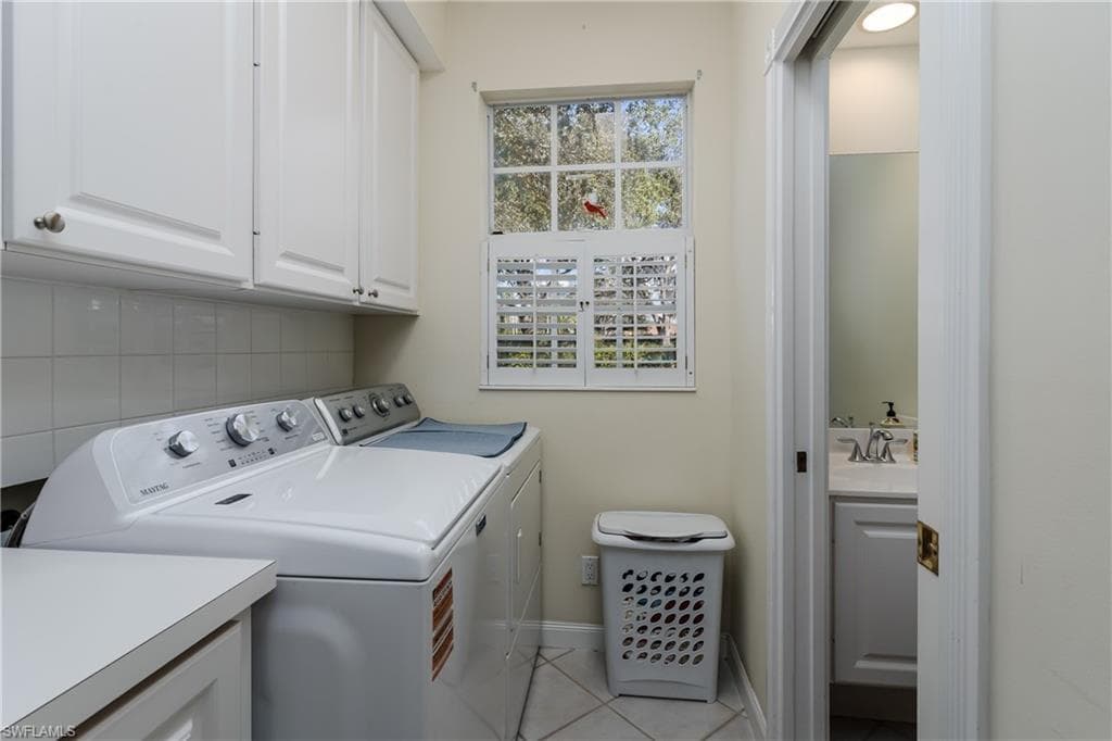 5353 Cove CIR, NAPLES FL 34119-26