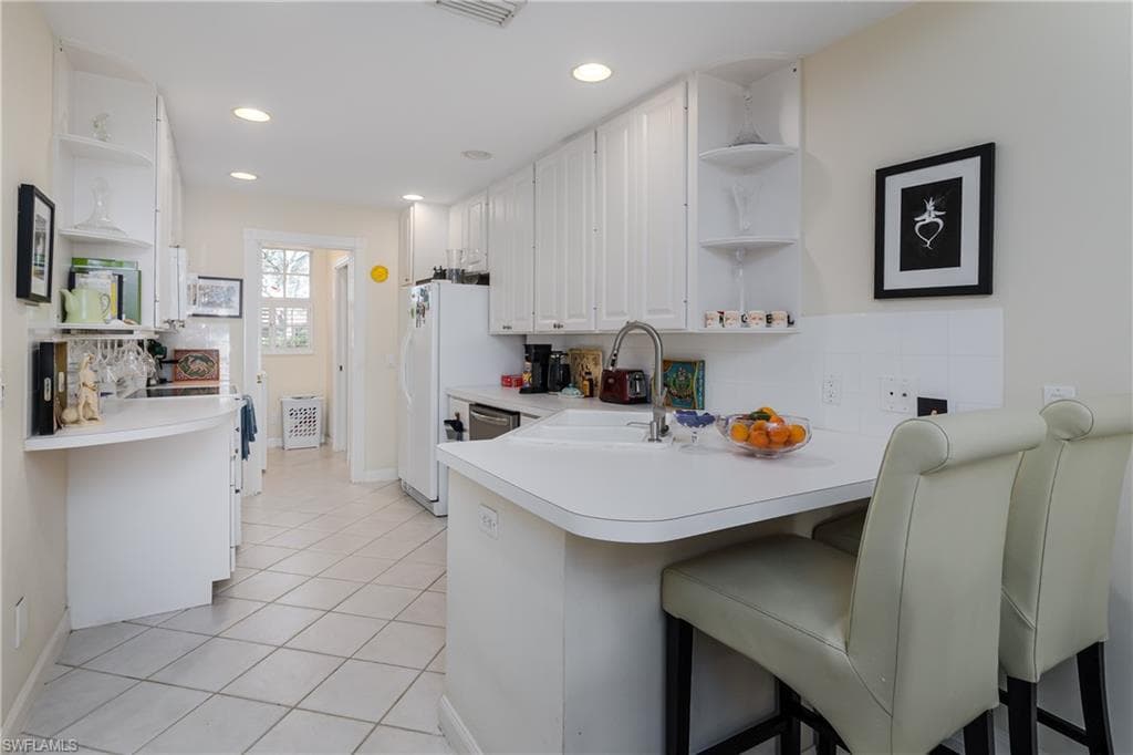 5353 Cove CIR, NAPLES FL 34119-23