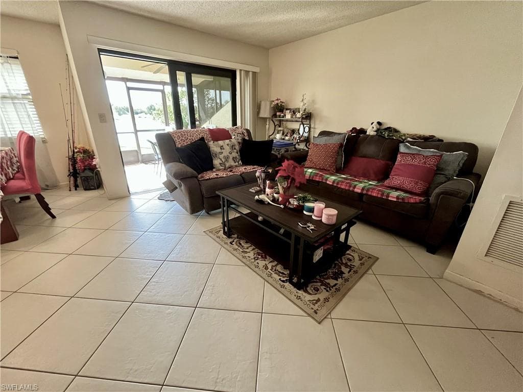1538 Mainsail DR # 6, NAPLES FL 34114-2