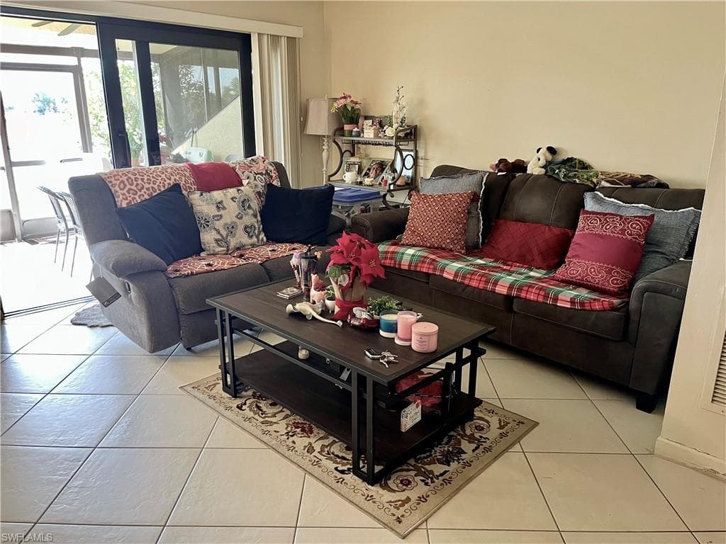 1538 Mainsail DR # 6, NAPLES FL 34114-4