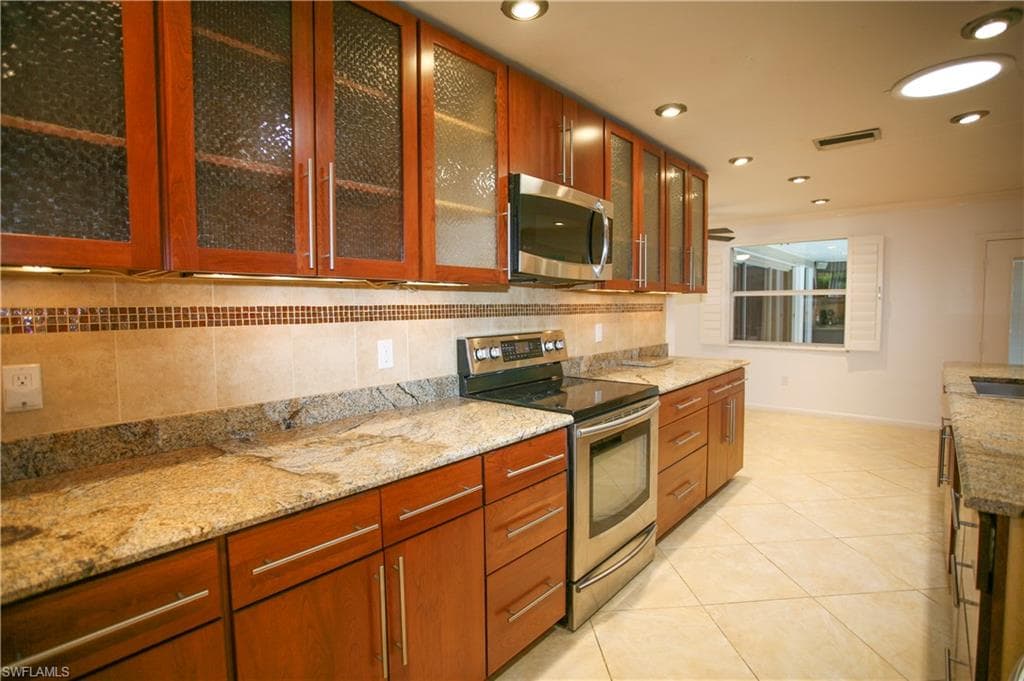 1525 Covington CIR E, FORT MYERS FL 33919-11